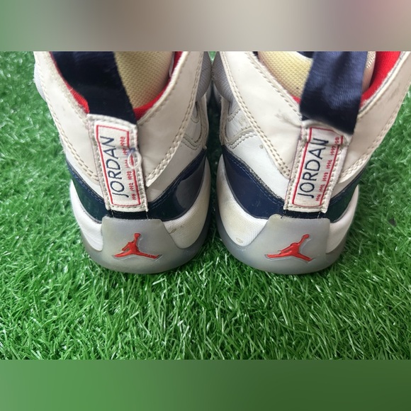 Jordan Jumpman Two Trey
USA (GS) Size 5Y - Picture 6 of 10